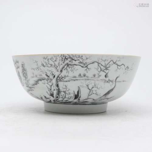 Large Chinese Qianlong bowl in Indian Company porcelain, 18t...