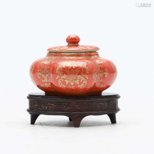 Small Chinese Qing lidded vase, in "kinrande"-like...