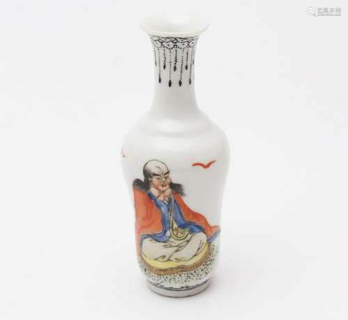 Miniature Chinese porcelain vase, first half 20th Century.