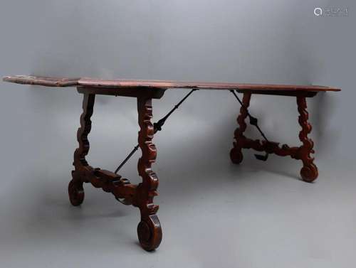 MEXICAN lyre leg table in carved walnut, 18th century.