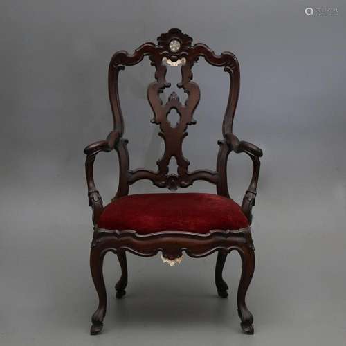 Portuguese armchair in carved mahogany, 18th Cntury.