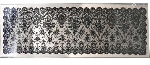 "Echarpe" or mantilla of two-tone bobbin lace and ...