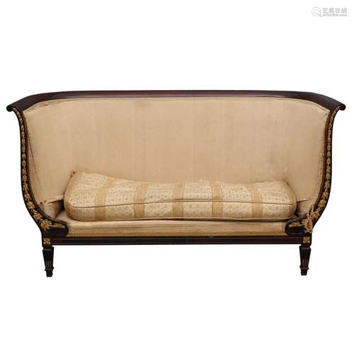 Empire-style settee in mahogany with carved and gilt applica...