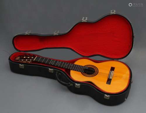 Spanish EB guitar, early decades of the 20th Century.