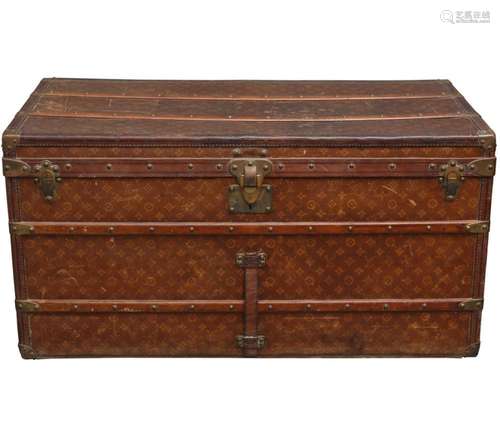 Louis Vuitton travel trunk in wood, leather and "monogr...