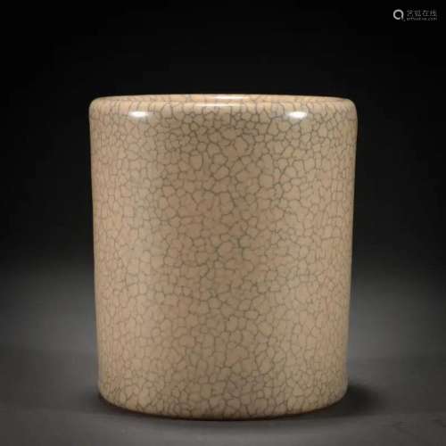 A Chinese Ge-ware Crackle Brushpot