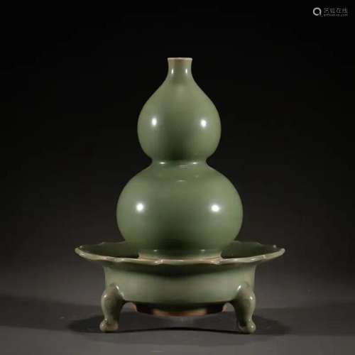 A Chinese Yue-ware Double Gourds Vase