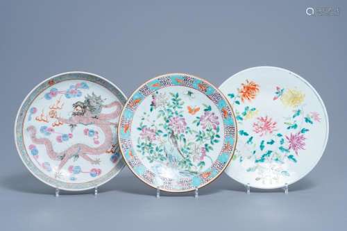 THREE CHINESE FAMILLE ROSE CHARGERS WITH FLORAL DESIGN AND A...