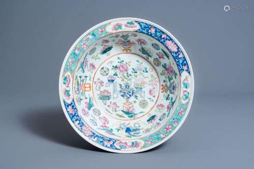 A CHINESE FAMILLE ROSE 'ANTIQUITIES' BOWL, 19TH C.