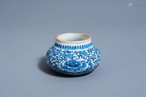A CHINESE BLUE AND WHITE WATER POT WITH FLORAL DESIGN, 18TH/...