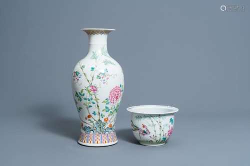 A CHINESE FAMILLE ROSE VASE WITH FLORAL DESIGN AND A JARDINI...