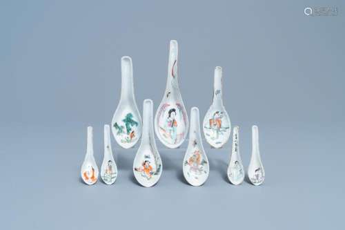 NINE CHINESE FAMILLE ROSE AND QIANJIANG CAI SPOONS WITH FIGU...