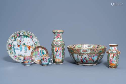 A VARIED COLLECTION OF CHINESE CANTON FAMILLE ROSE PORCELAIN...