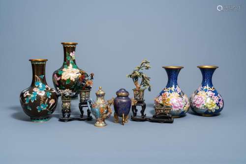 A VARIED COLLECTION OF CHINESE CLOISONNÉ WARES, 20TH C.