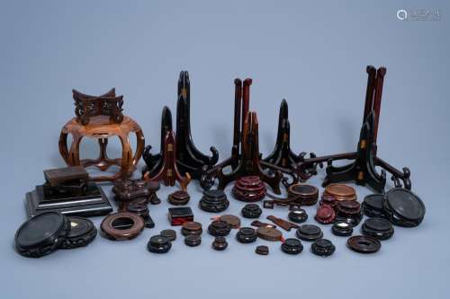 A COLLECTION OF CHINESE CARVED WOOD STANDS AND PLATE HOLDERS...