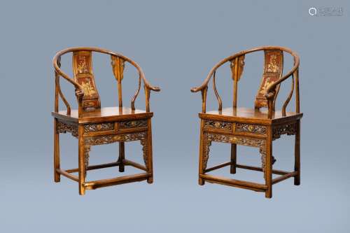 A PAIR OF CHINESE PARTLY LACQUERED AND GILT WOOD HORSESHOE C...