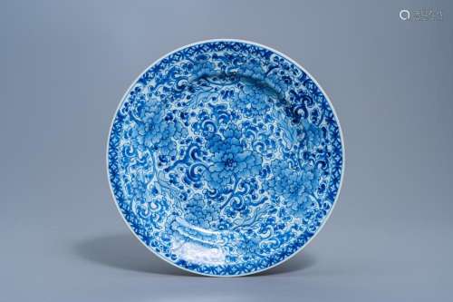 A CHINESE BLUE AND WHITE CHARGER WITH FLORAL DESIGN, KANGXI/...