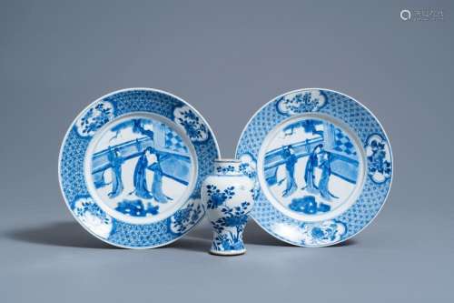 A PAIR OF CHINESE BLUE AND WHITE PLATES WITH LADIES IN A GAR...