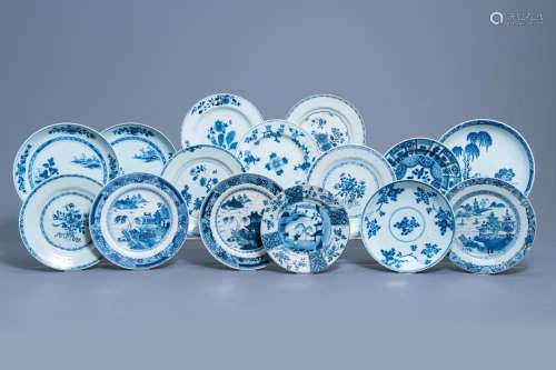 A VARIED COLLECTION OF CHINESE BLUE AND WHITE PLATES AND DIS...