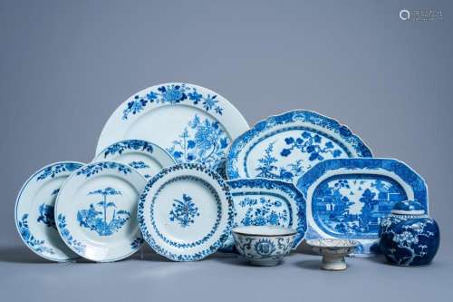 A VARIED COLLECTION OF CHINESE BLUE AND WHITE PORCELAIN, MIN...