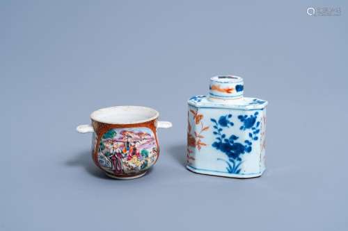 A CHINESE IMARI STYLE TEA CADDY AND A FAMILLE ROSE 'MAND...