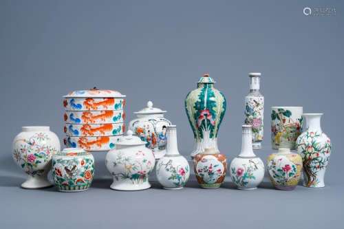 A VARIED COLLECTION OF CHINESE FAMILLE ROSE, FAMILLE VERTE A...