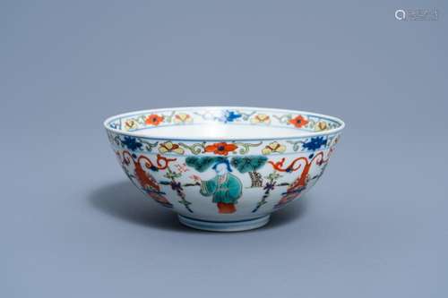 A CHINESE WUCAI BOWL WITH FIGURES IN A GARDEN, WANLI MARK, 1...