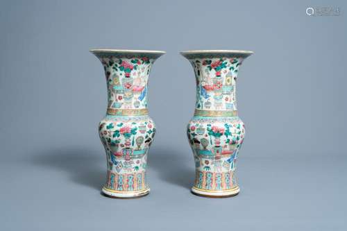 A PAIR OF CHINESE FAMILLE ROSE 'ANTIQUITIES' YENYEN ...