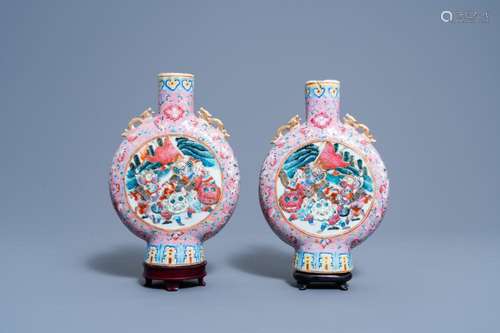 A PAIR OF CHINESE FAMILLE ROSE MOON FLASKS WITH WARRIOR SCEN...