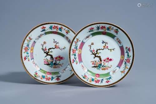 A PAIR OF CHINESE FAMILLE ROSE PLATES WITH FLORAL DESIGN, YO...