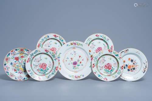 SEVEN CHINESE FAMILLE ROSE AND IMARI STYLE PLATES WITH FLORA...