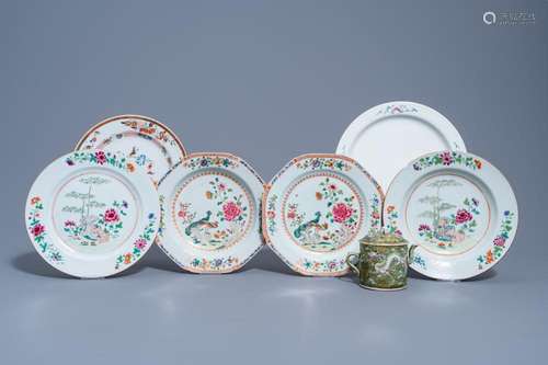 SIX CHINESE FAMILLE ROSE PLATES WITH FLORAL DESIGN AND A ...