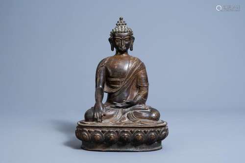 A SINO-TIBETAN BRONZE FIGURE OF BUDDHA, 19TH/20TH C.