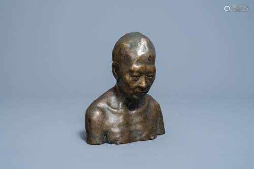 NA DUC THUC (20TH C., AFTER): BUST OF AN ELDER, PATINATED BR...