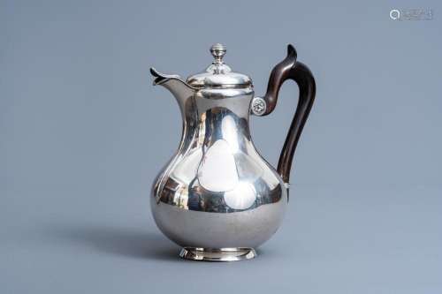 A BELGIAN SILVER COFFEE POT AND COVER, 800/000, BRUSSELS, MA...