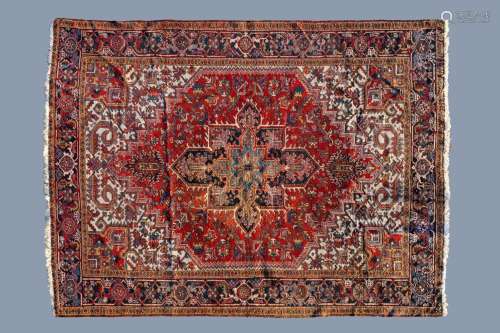 A PERSIAN HERIZ RUG WITH FLORAL DESIGN, WOOL ON COTTON, FIRS...