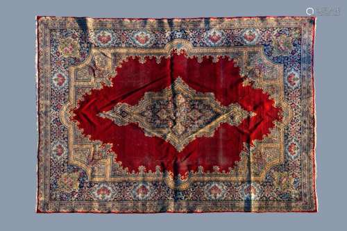 A PERSIAN MASHAD RUG WITH FLORAL DESIGN, WOOL ON COTTON, 20T...