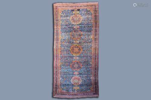 AN EXCEPTIONAL ORIENTAL QASHQAI RUG WITH FLORAL DESIGN, WOOL...
