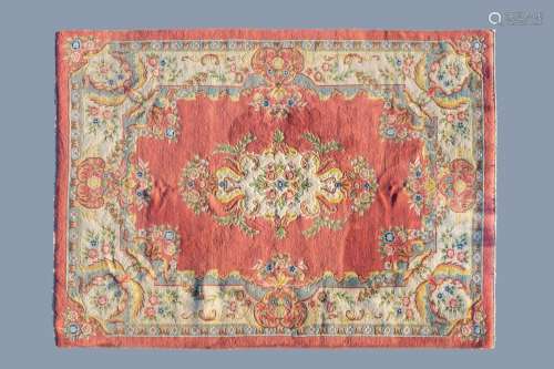 A FRENCH WOOLEN AUBUSSON RUG WITH FLORAL DESIGN, 20TH C.