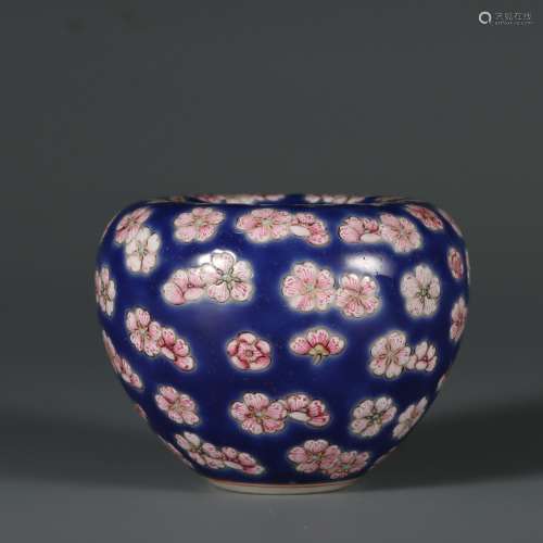 Famille Rose Water Pot with the Pattern of Flowers