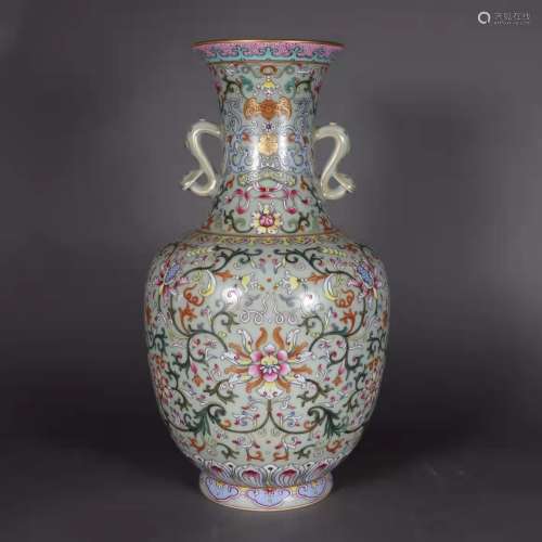 Famille Rose Vase with the Pattern of Lotus in the Qing Qian...