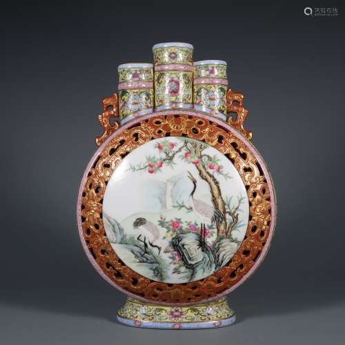 Famille Rose Golden Flat Bottle with the Pattern of Crane