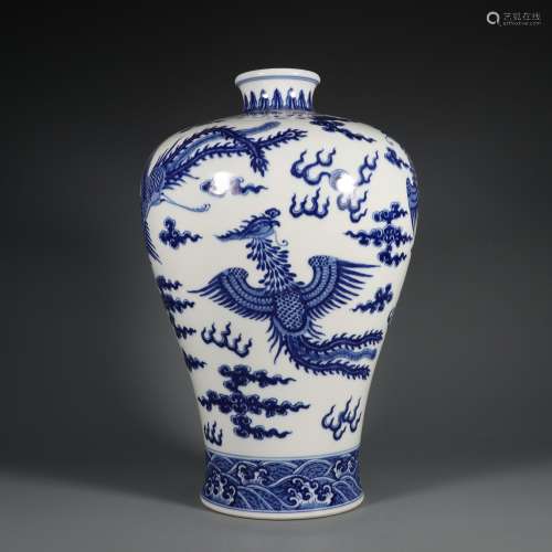 Blue and White Plum Bottle with the Pattern of Phoenix