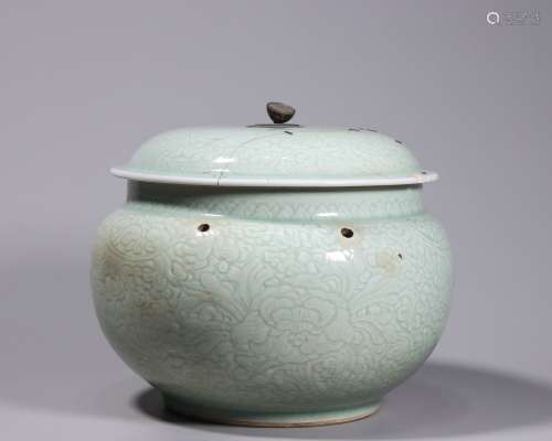 Green Glazed Pot Carved with Flowers