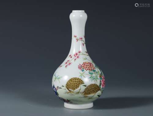 Famille Rose Garlic Bottle with the Pattern of Flowers