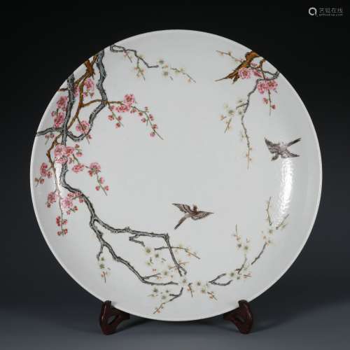 Famille Rose Plate with the Pattern of Magpie and Trees