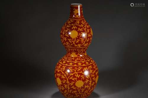 Gourd Bottle with Lotus and Flowers