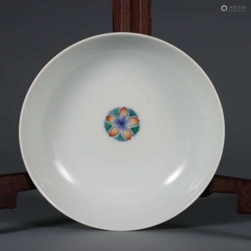 Colorful Plate with the Pattern of Flower