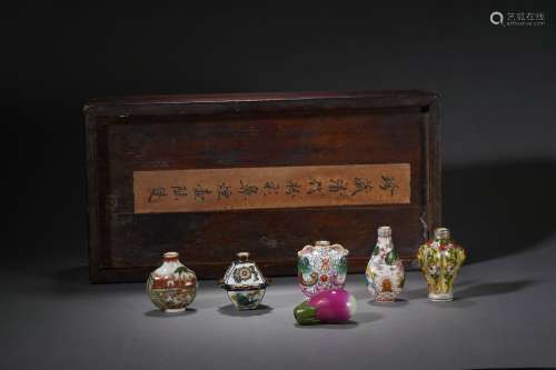 Six Famille Rose Snuffs in the Qing Dynasty