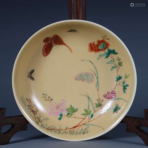 Famille Rose Plate with the Pattern of Butterfly